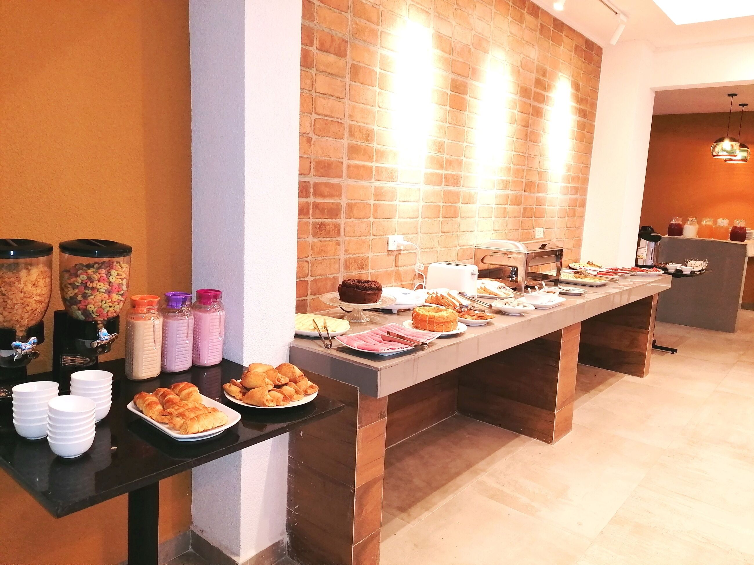 Desayuno (USD 2.40 por persona) 