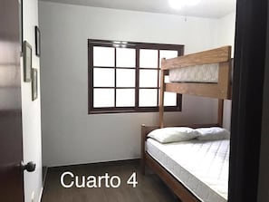 A room with a bunk bed, a window, and a door. - MCV Holiday Home (Pachacámac)