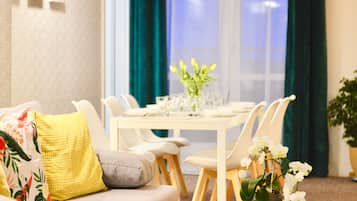 3 bedrooms, in-room safe, iron/ironing board, free WiFi