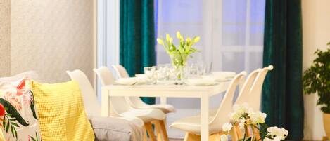 Executive Apartment, 3 Bedrooms, Non Smoking, City View | 3 bedrooms, in-room safe, iron/ironing board, free WiFi