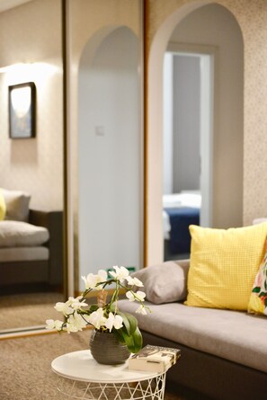 3 bedrooms, in-room safe, iron/ironing board, free WiFi - JessApart - Babka Tower Apartment (Warsaw)