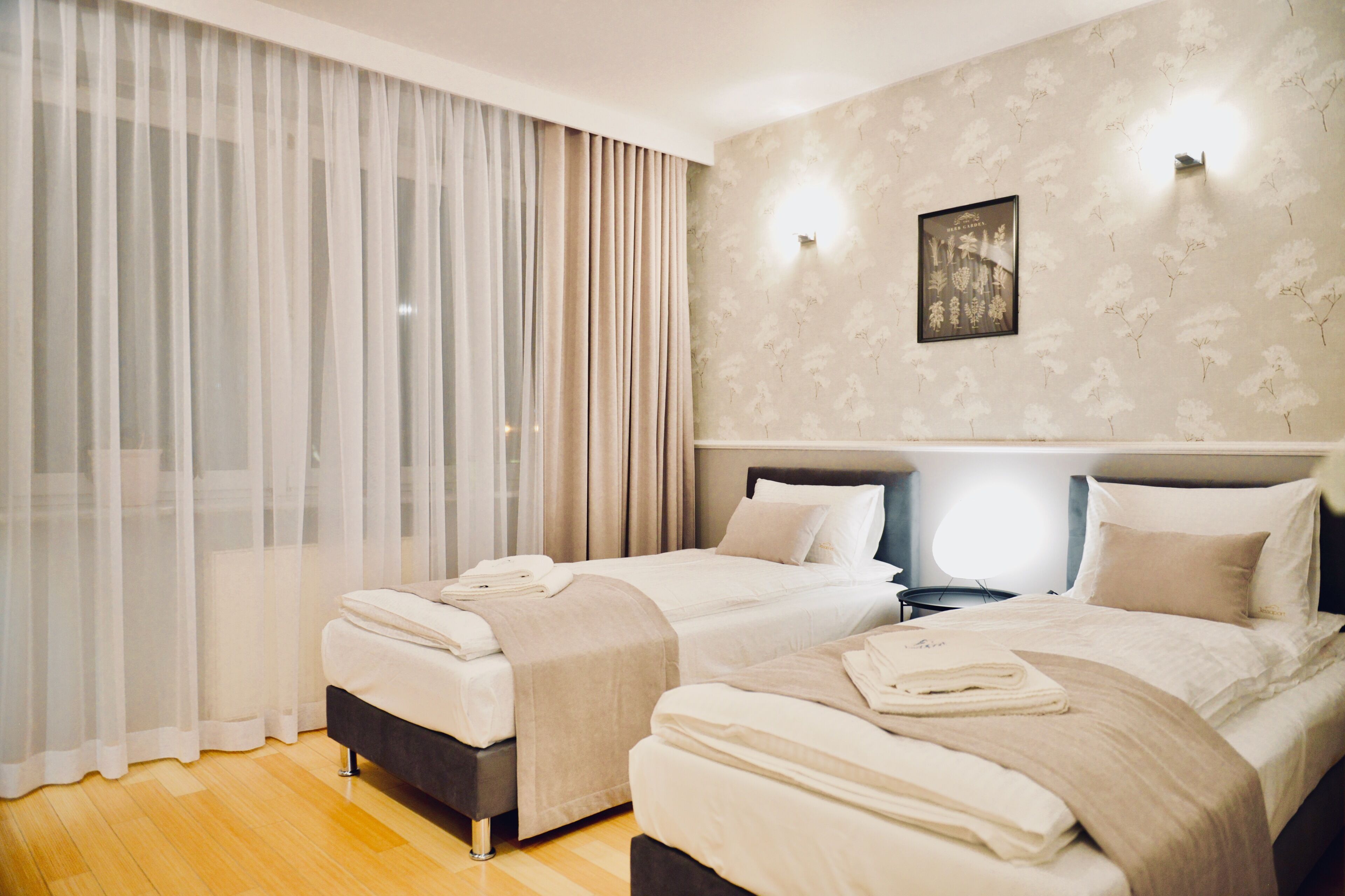 Executive-huoneisto (D503) | 3 makuuhuonetta, tallelokero huoneessa, silitysrauta/-lauta