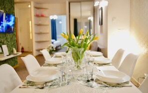 Executive Apartment, 3 Bedrooms, Non Smoking, City View | Living area