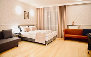 Executive Apartment (D503) | 3 bedrooms, in-room safe, iron/ironing board, free WiFi - JessApart - Babka Tower Apartment (Warsaw)