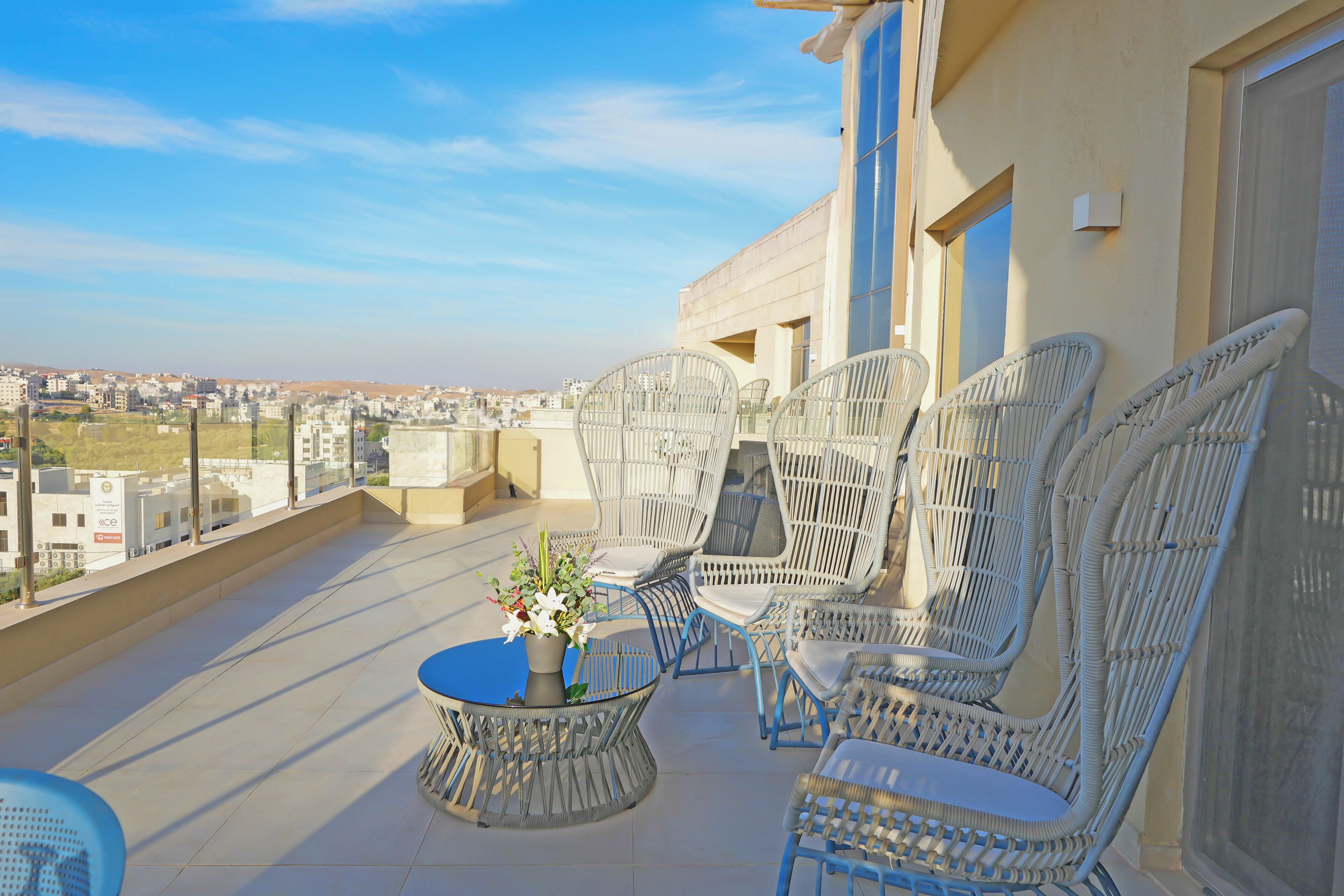 Royal suite | Een kluis op de kamer, een bureau, geluiddichte muren