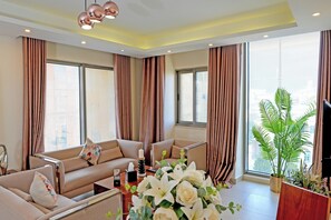 Deluxe Room | In-room safe, desk, soundproofing, iron/ironing board - Lijam Hotel (Amman)