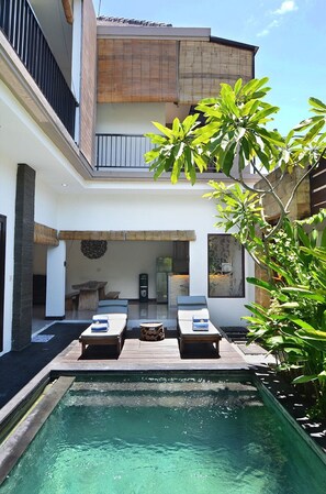 Villa, 3 Bedrooms (Villa Raka 1) | 1 bedroom, minibar, in-room safe, desk - Villa Raka (Seminyak)