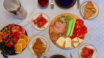 Daily continental breakfast (GEL 15 per person)