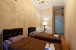 Standard Twin Room | Soundproofing, iron/ironing board, free WiFi, bed sheets - Yard 11 (Tbilisi)