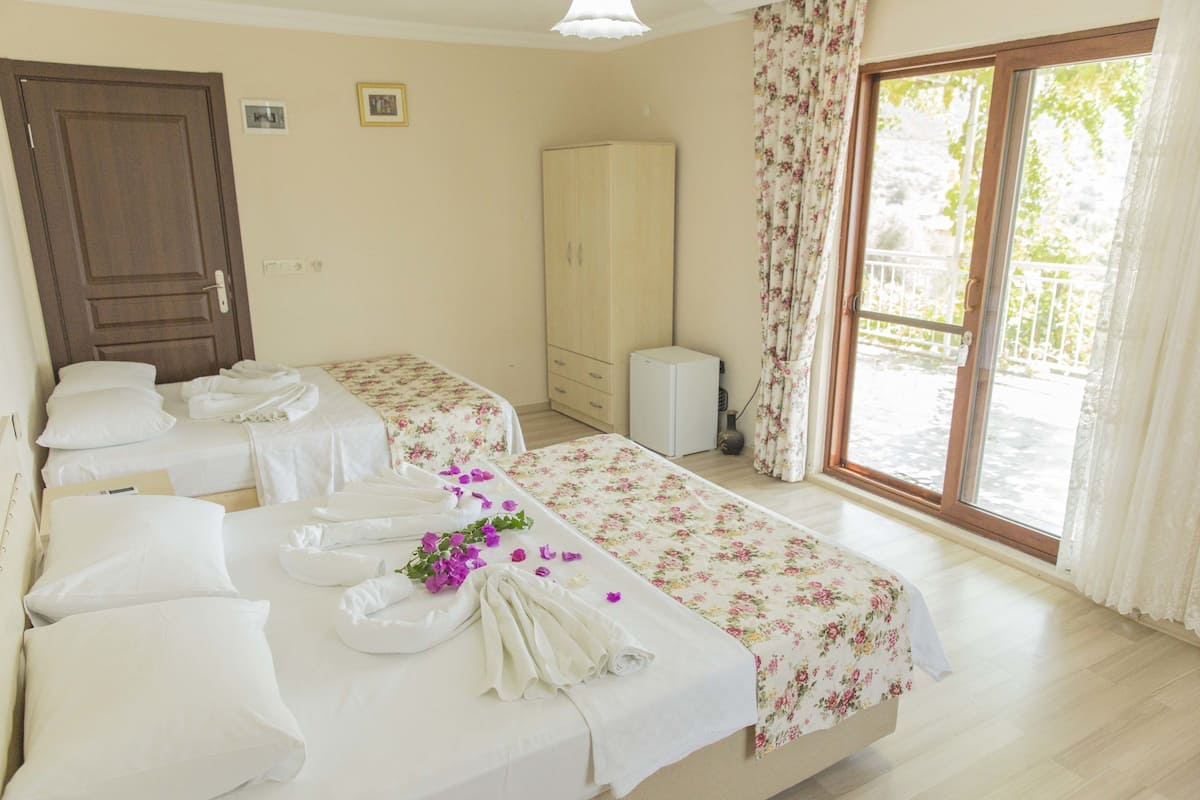 Suite familiar, 1 habitación, lanai, frente al mar | Escritorio, tabla de planchar con plancha y wifi gratis