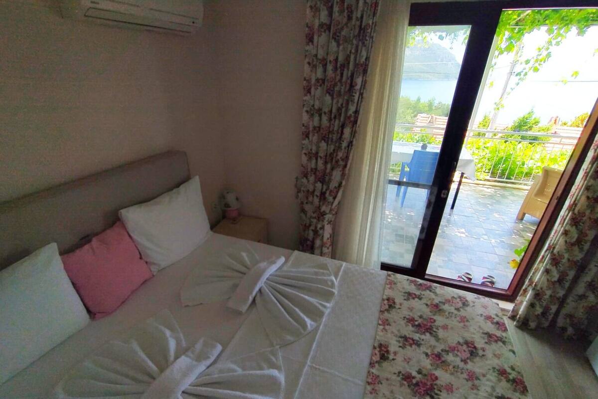 Habitación Deluxe, 1 habitación, lanai, frente al mar | Escritorio, tabla de planchar con plancha y wifi gratis