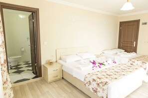 Suite familiar, 1 habitación, lanai, frente al mar | Escritorio, tabla de planchar con plancha y wifi gratis 