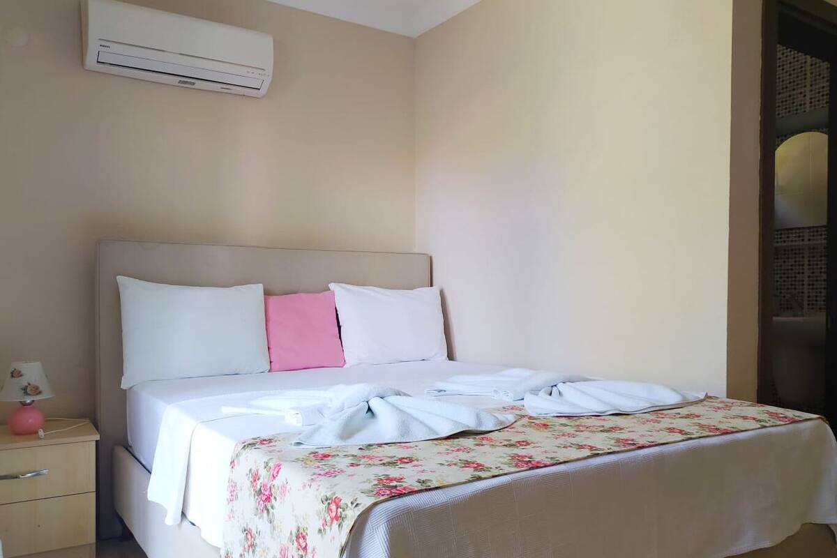 Habitación Deluxe, 1 habitación | Escritorio, tabla de planchar con plancha y wifi gratis