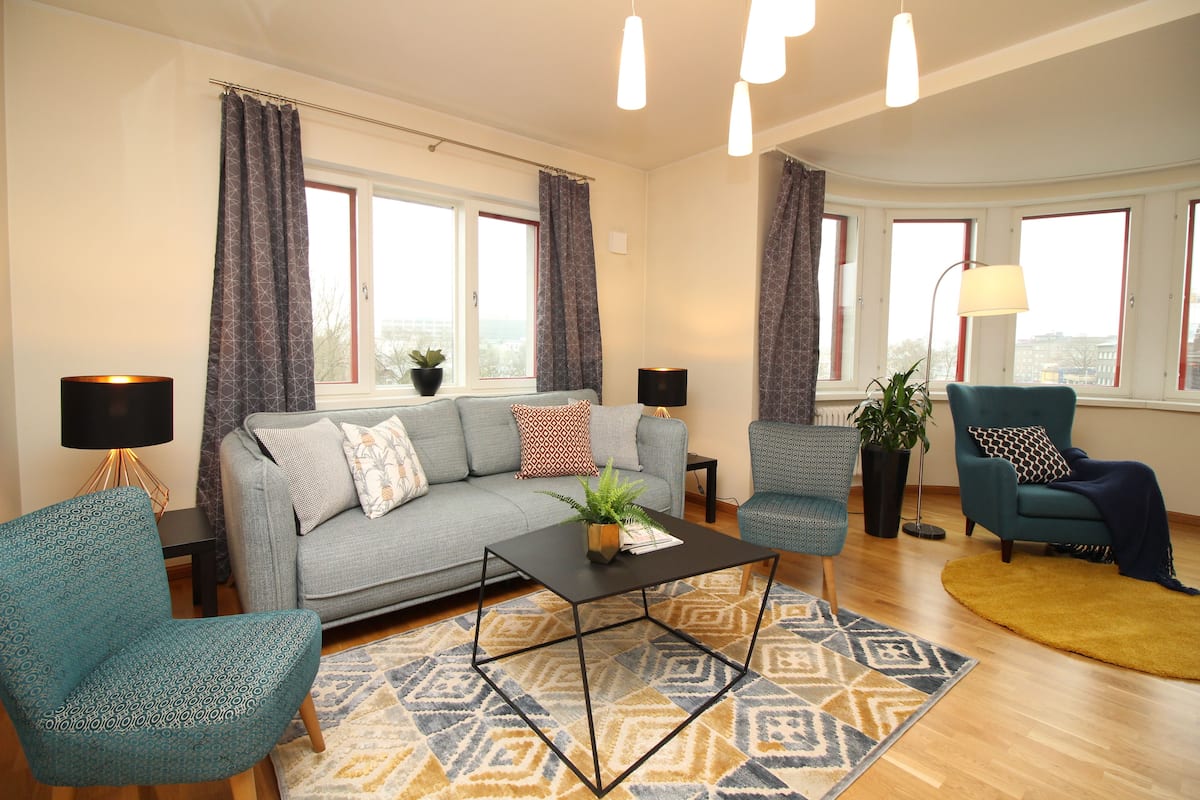 Appartement, 2 slaapkamers, 2 badkamers | Woonkamer | Een flatscreentelevisie