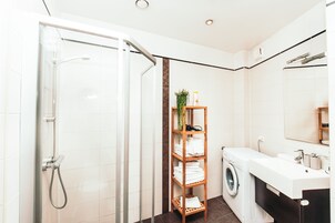 Apartment, 3 Schlafzimmer, Küche | Badezimmer | Duschwanne, Komfortbadewanne, kostenlose Toilettenartikel, Haartrockner