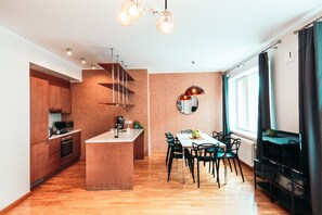 Apartment, 3 Bedrooms, Kitchen | Living area