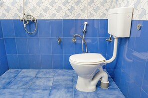 Shower, free toiletries