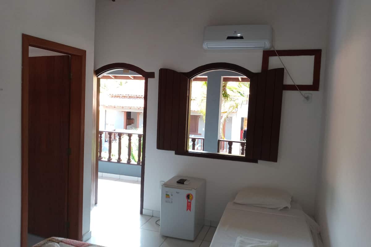 Triple Room | Minibar, soundproofing, iron/ironing board, free WiFi