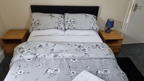 Double Room | Iron/ironing board, free WiFi, bed sheets - Shamrock Guest House (Gravesend)