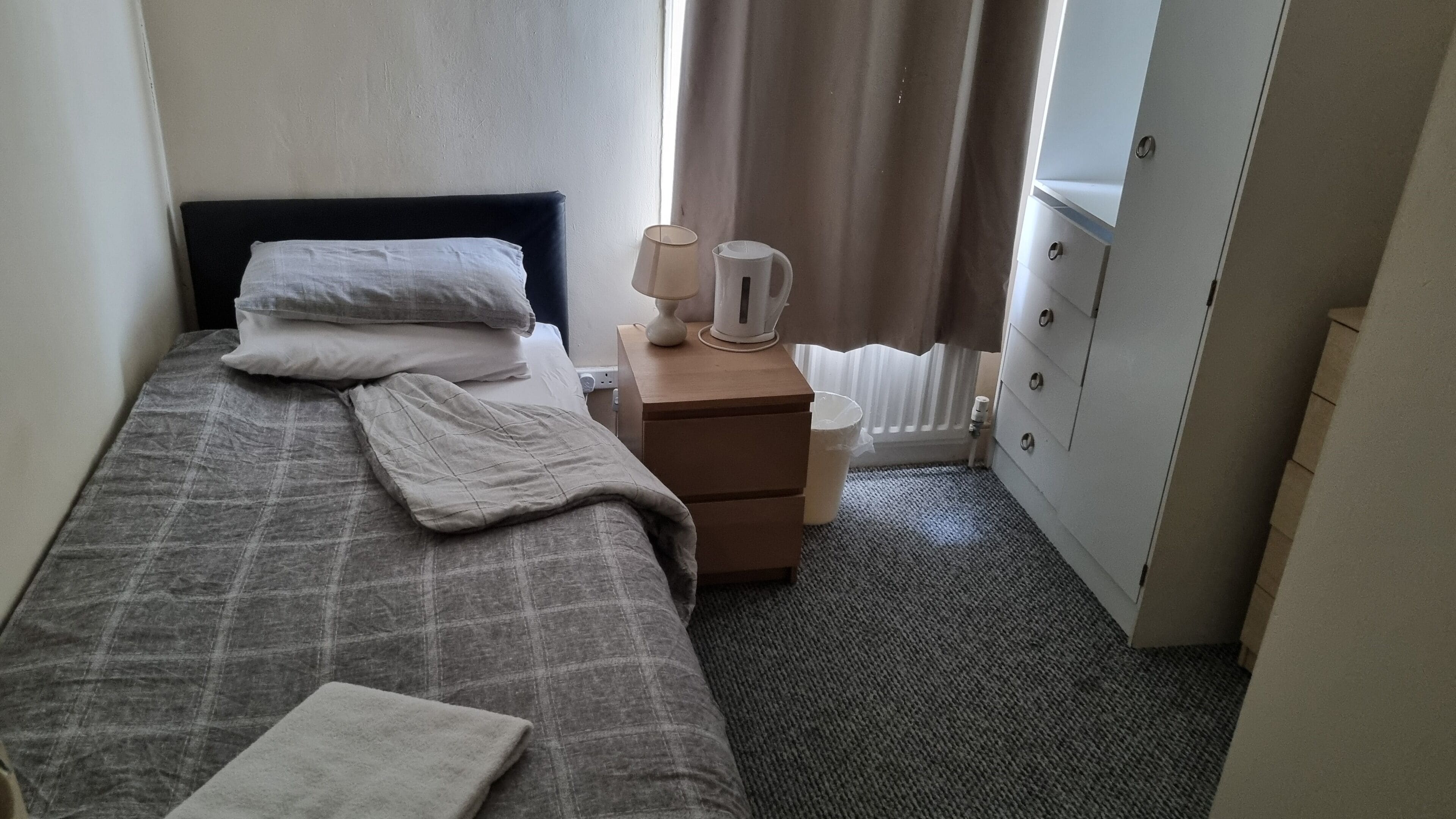 Basic Single Room | Iron/ironing board, free WiFi, bed sheets