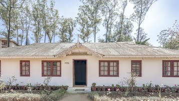 Pintu masuk properti