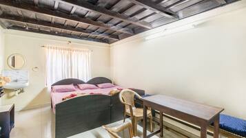 Classic House, 4 Bedrooms | 4 bedrooms, desk, rollaway beds
