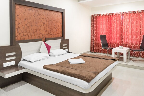 Quarto conforto, 1 cama de casal | Escrivaninha, camas extras/dobráveis (sobretaxa)