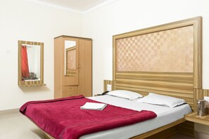 Quarto conforto, 1 cama de casal | Escrivaninha, camas extras/dobráveis (sobretaxa)