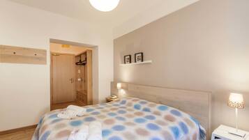 Standard Triple Room | Premium bedding, in-room safe, desk, soundproofing