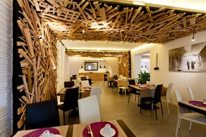 Desayuno buffet todos los días (con cargo)