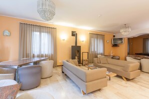 Coin salon dans le hall