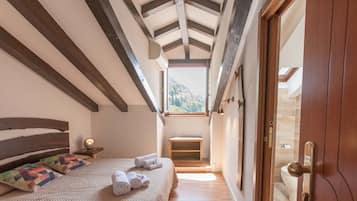 Hochwertige Bettwaren, Zimmersafe, Schreibtisch, schallisolierte Zimmer