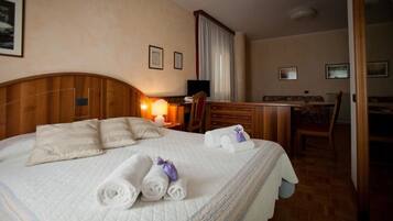 Classic Suite | Premium bedding, in-room safe, desk, soundproofing