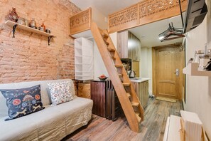 Superior Duplex (Studio 2) | Individually decorated, iron/ironing board, free WiFi, bed sheets - Sokroma Gorod Masterov Aparts (St. Petersburg)