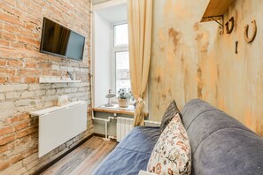 Standard Duplex (Studio 1 ) | Individually decorated, iron/ironing board, free WiFi, bed sheets