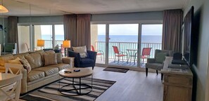 Living room - Beach House Condos by Crystal Waters (Destin)