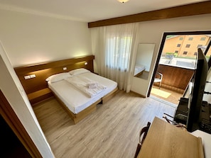 Premium Double or Twin Room, Mountain View | Desk, cribs/infant beds, travel crib, free WiFi - Hotel Ferrari (Pinzolo)