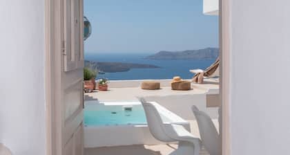 Globe Suites