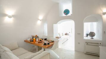 Continental breakfast on weekends (EUR 40 per person)