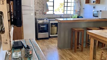 Full-size fridge, microwave, cookware/dishes/utensils