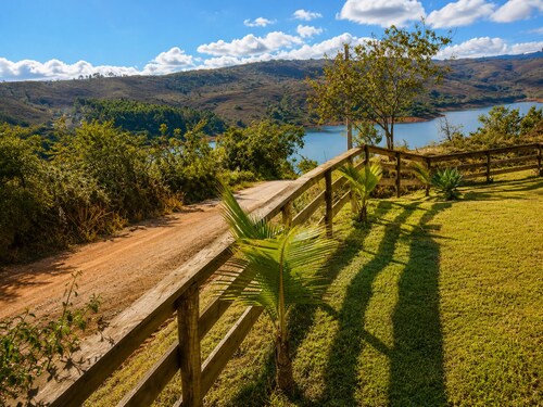Charme e Aconchego - Casa para 10 pessoas com 3 quartos