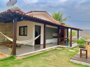 Garden - Charme e Aconchego - Casa para 10 pessoas com 3 quartos (Capitólio)