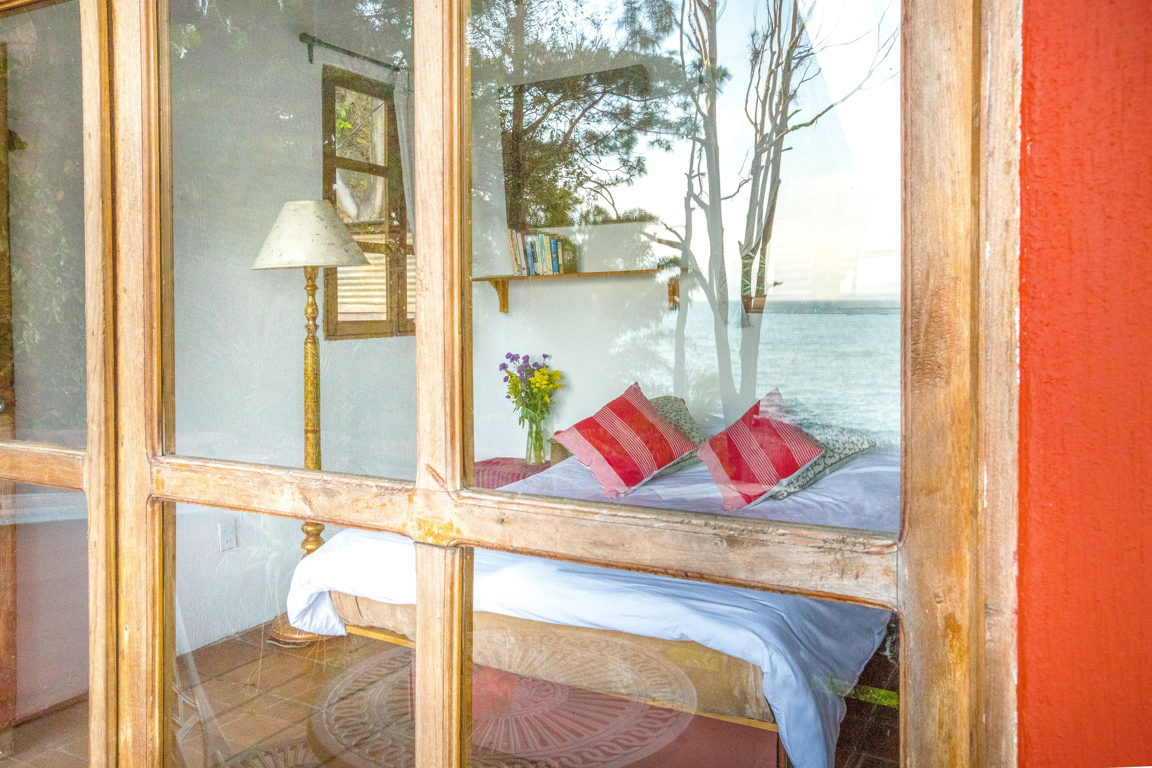 컴포트 빌라, 침대(여러 개), 호수 전망, 호숫가 | 3 개의 침실, 각각 다른 스타일의 인테리어, 각각 다르게 가구 비치, 방음 설비