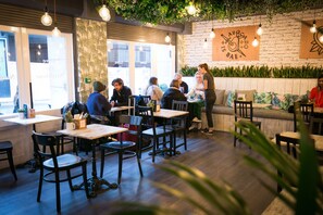 Petit déjeuner préparé sur commande (8.95 GBP par personne)