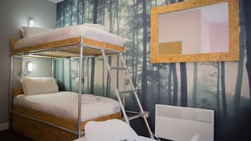 Iron/ironing board, free WiFi, bed sheets