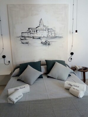 Frette Italian sheets, premium bedding, down duvets, memory-foam beds - Palazzo Fiscaiolo B&B (Monopoli)