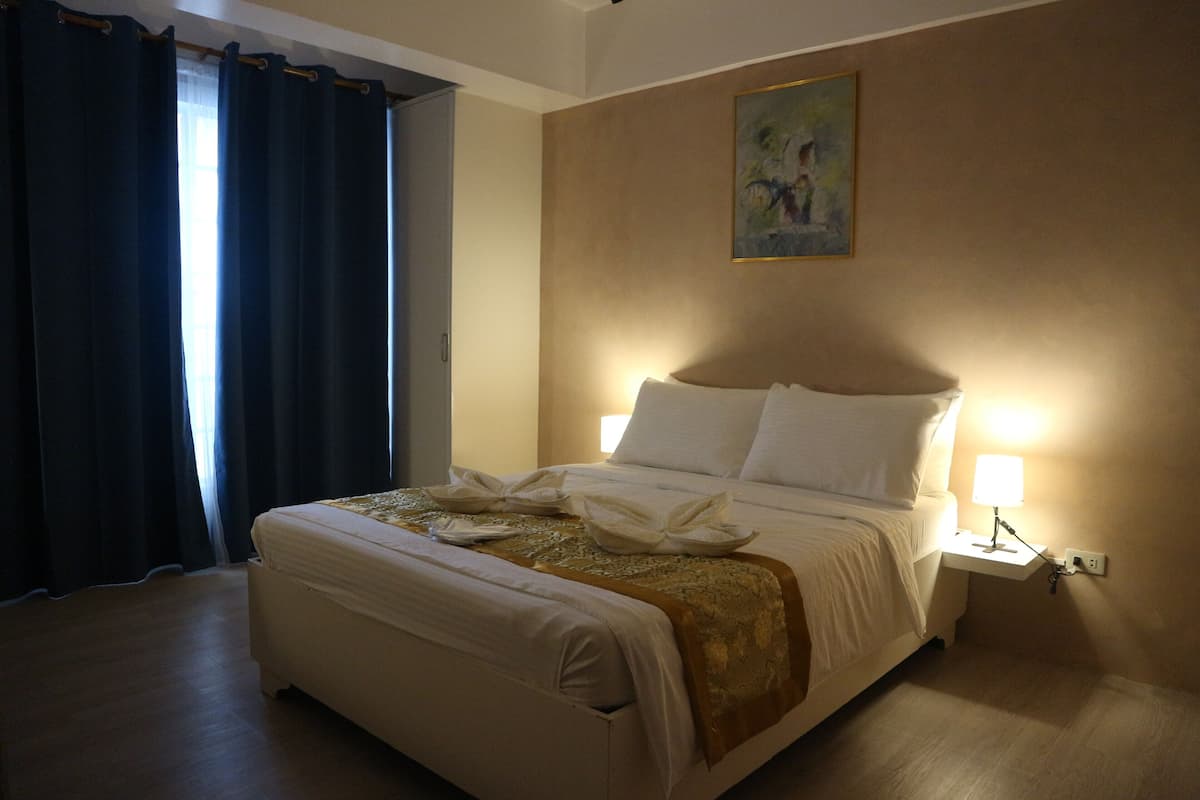 Doppia Superior, 1 letto matrimoniale | Minibar, ferro/asse da stiro, Wi-Fi gratuito, lenzuola