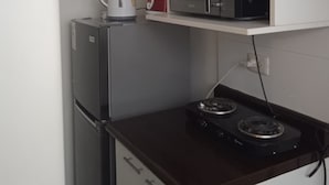 Coffee/tea maker, full-sized fridge, microwave, electric kettle - In the heart of Lima cozy apartment (Lima)