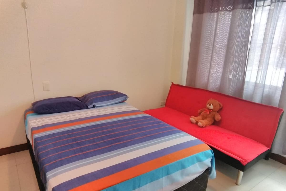 Apartamento família, várias camas | 2 quartos, ferros/tábuas de passar roupa, Wi-Fi de cortesia