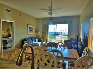 Appartement, 3 slaapkamers, aan het strand (111) | Dineren in de kamer